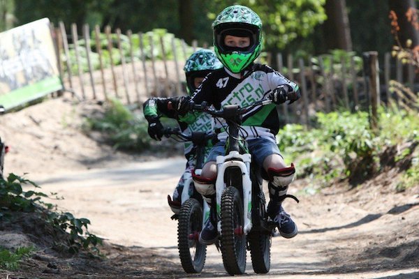 Crossen op de elektrische scooters