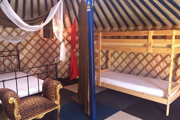 Jan Klaassen Dromenland Kindercamping: Yurt tent binnen