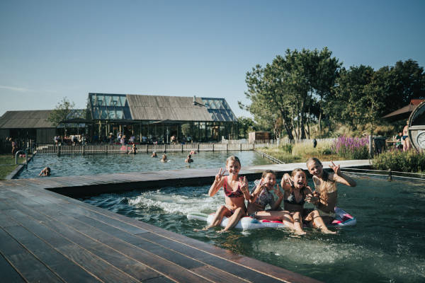 Vakantiepark De Klepperstee: Zwemmen in de natuurlijke zwemvijfer