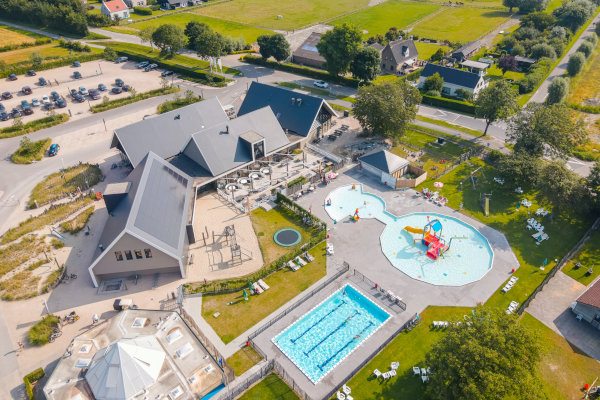 Camping Zonneweelde: Zwembad vanuit de lucht