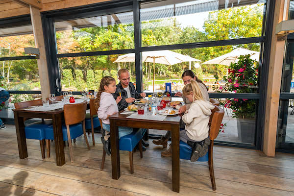 Europarcs Ruinen: Restaurant bij camping aangelegen