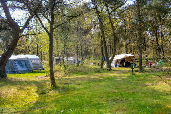 kampeer plek in de natuur