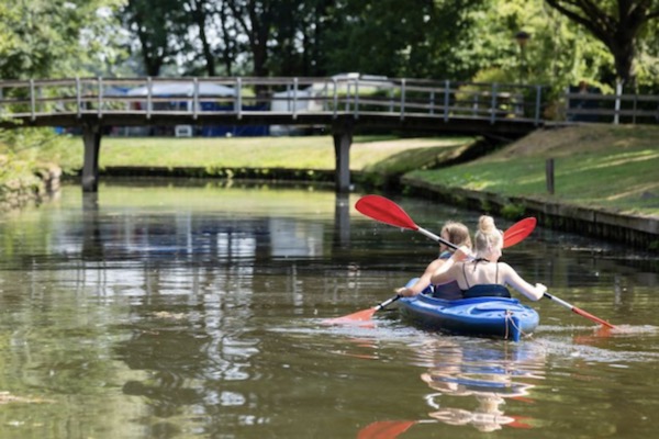 Kanoën naast camping