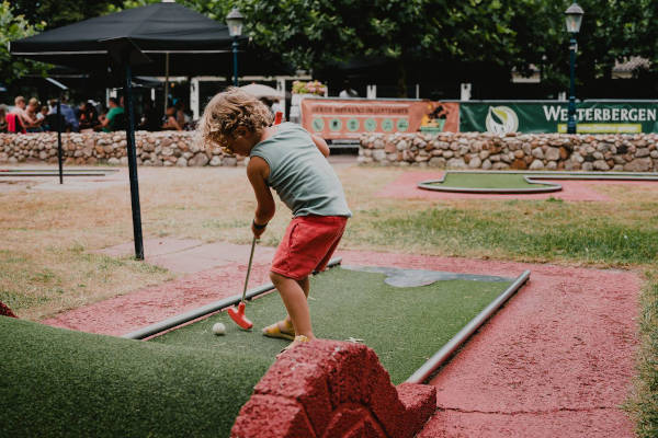 Gezellig midgetgolfen naast de natuur