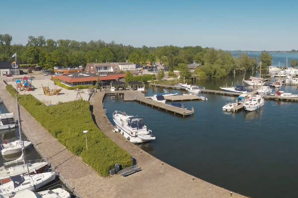 Aqua Centrum Bremerbergse Hoek: Jachthaven bij camping