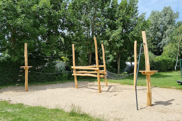 Speeltuin bij camping