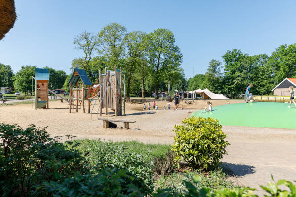 Vakantiepark De twee Bruggen: Grote speeltuin