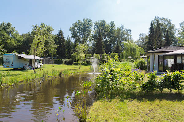 Recreatiepark de Wielerbaan: Kamperen aan het water