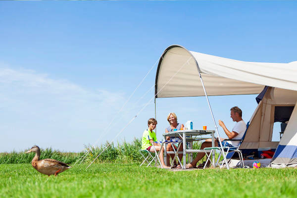 Soal Beach Resort: Gezellig kamperen in het zonnetje