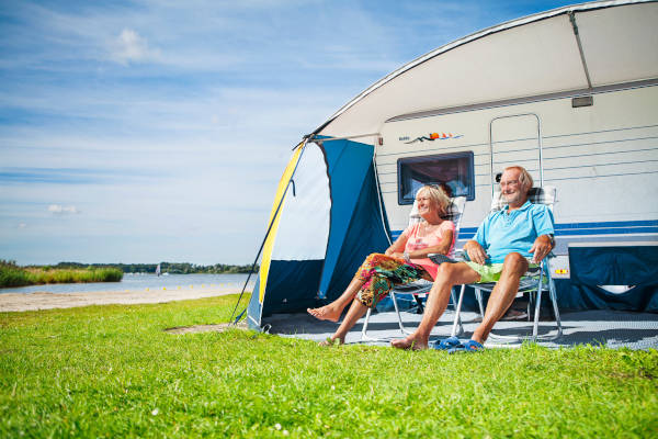 Genieten van de zon op de camping